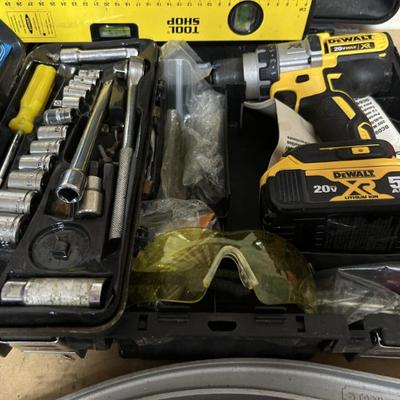 Sale Photo Thumbnail #46: Dewalt drill set