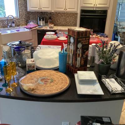 Sale Photo Thumbnail #96: Lazy susan and other kitchen tools