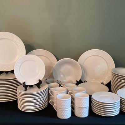 Westerly Basket Dinnerware Service For 16