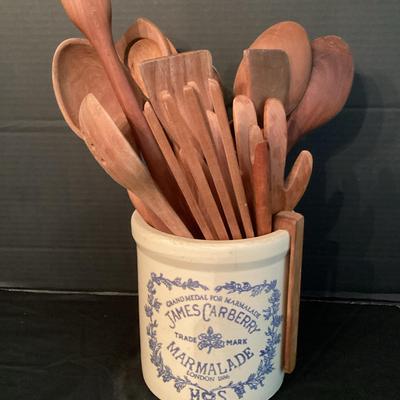 Wooden Kitchen Utensils & Crock (25)