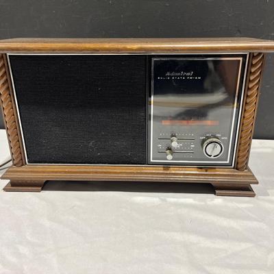Vintage Admiral Solid State FM-AM Radio