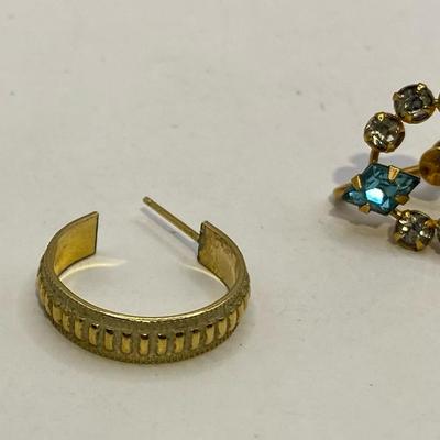 8g 12 Karat Gold Earrings With Gems