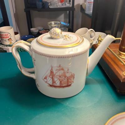 Smaller teapot. 