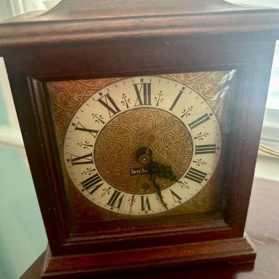 Working Seth Thomas table top plug in clock. 