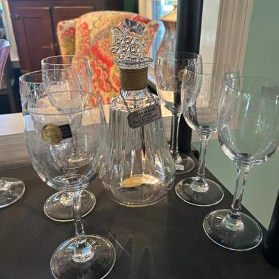 Set of 6 Cristal Da Vinci embossed lace pattern wine stems. 