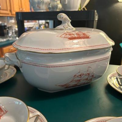 Large soup tureen. 