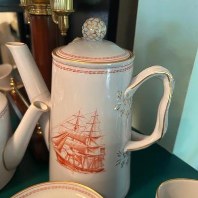 Large teapot. This piece has been repaired. 