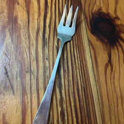 Single Sterling silver pickle fork by Steiff. 