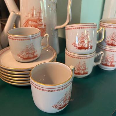 6 tiny teacups and saucers. 