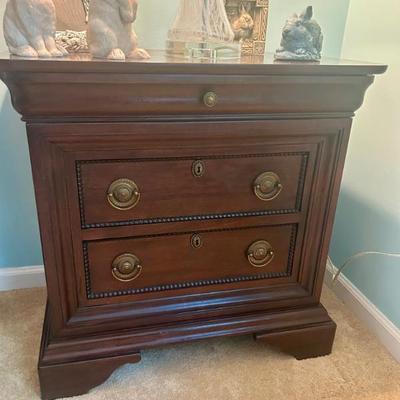 Pair of Vineyard Furniture solid wood dovetailed side tables. Matches dresser and chest of drawers. 