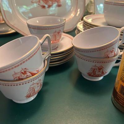 6 Larger tea or coffee cups and saucers. 