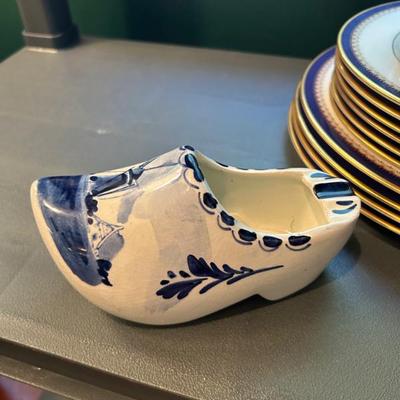 Authentic Delft Blue porcelain shoe ashtray. Made in Holland.  