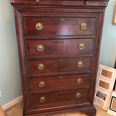 Heavy Vineyard Furniture 5 drawer chest of drawers. Solid wood and dovetailed. Matching dresser and 2 night stands available. 