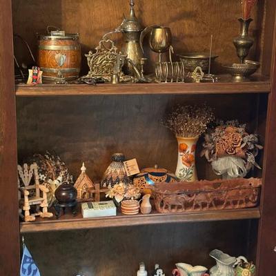 Brass, Wood and Porcelain Decorative Pieces 