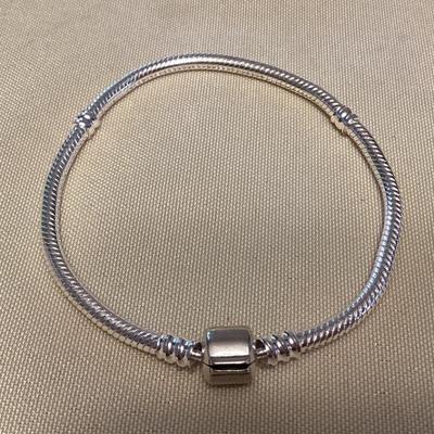 CMS071 Sterling Silver Charm Bracelet 8”l