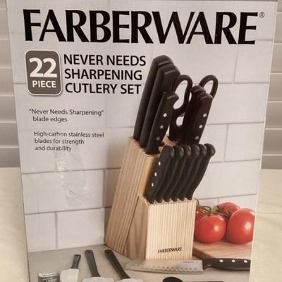CMS034 Farberware 22 Piece Never Needs Sharpening Cutlery Set New