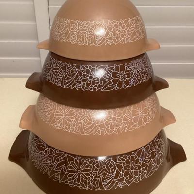 CMS142 Set Of 4 Vintage Pyrex Woodland Cinderella Nesting Mixing Bowls
