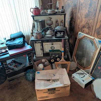 Sale Photo Thumbnail #13: Miscellaneous antiques 