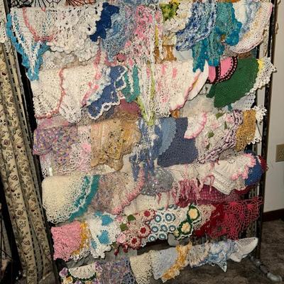 Sale Photo Thumbnail #88: Gorgeous collection of doilies