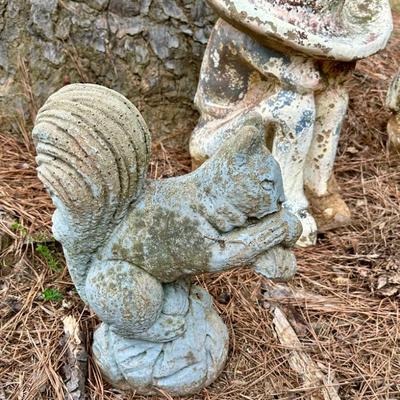 Sale Photo Thumbnail #153: Concrete squirrel 