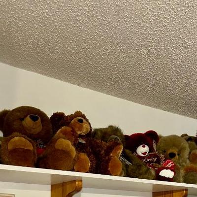 Sale Photo Thumbnail #124: Tons of teddy bears!!