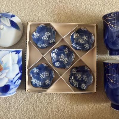 AAA136 - Blue Ornate China Cup Set