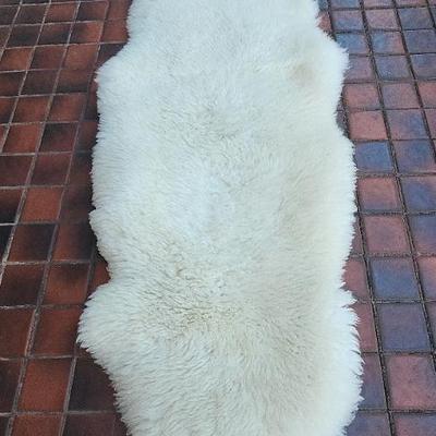AAA003 - Lambskin Rug