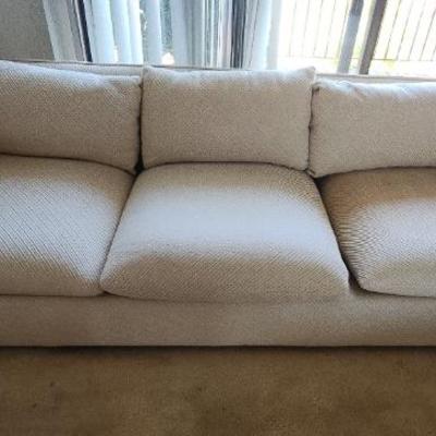 AAA016 - Large Plush and Comfy Sofa w / Cushions