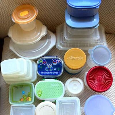 AAA225- Set Of 22 Various Sized Tupperware 