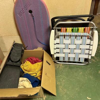 AAA244 - Foldable Lawn Chairs And Beach Gear