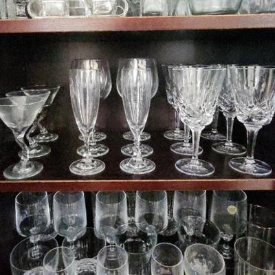 AAA045 - Clear Dinnerware (Lot 2 of 2)