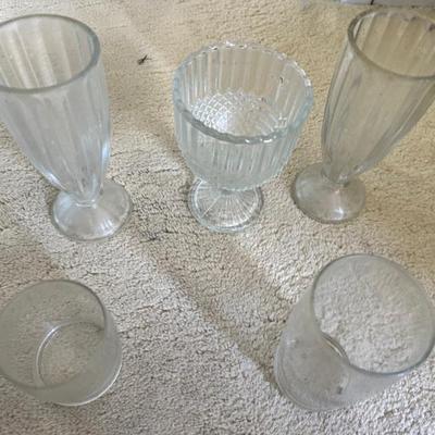 AAA259 - 5 Varying Glass Cups