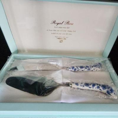 AAA095 - Royal Rose Cake Knife Set