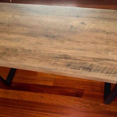 AAE422 Centerpiece Coffee Table