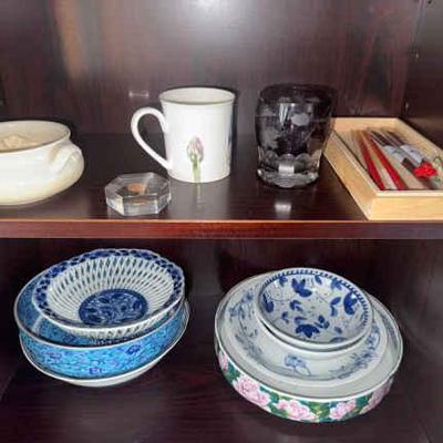 AAA056 Miscellaneous Japanese and Chinese Porcelain