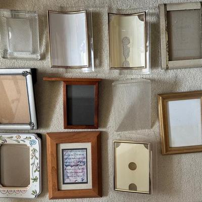 AAA147 - 11 Assorted Picture Frames 