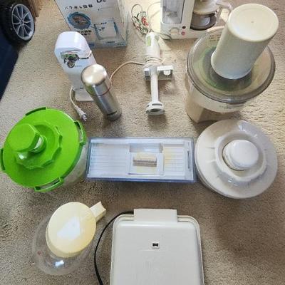 AAA172 - Assorted Kitchen Gadgets 