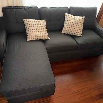 AAE401 L-Shaped Sofa with Two Extra Pillows