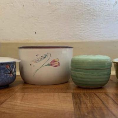 AAA235- Assortment of Artful Pottery Bowls