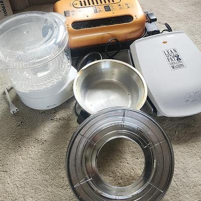AAA146 - Assorted Kitchen Appliances 
