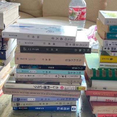 AAA229 - Japanese & English Language Books - Cookbooks , Arthur Hailey, & More 