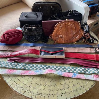 AAA117 - Vintage! Handbags, Make Up Boxes and Belts !