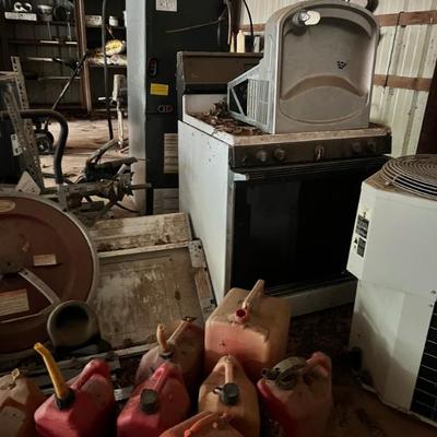 Sale Photo Thumbnail #51: Gas cans 