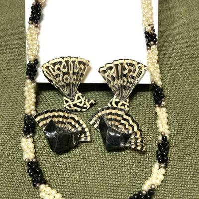Three strand twist necklace faux pearl black bead