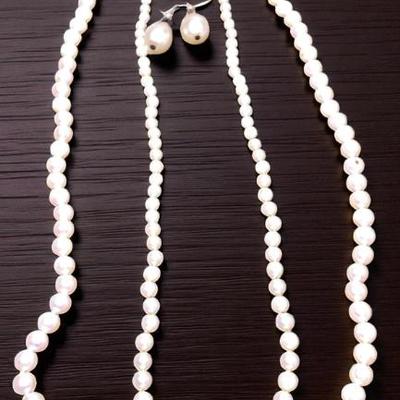 Pearls two strands complementing earrings