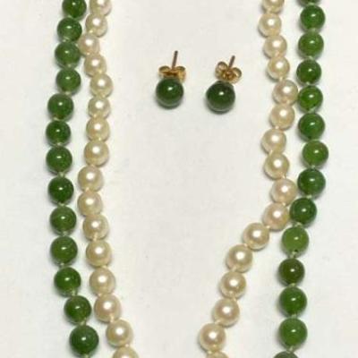 Double strand beaded necklace pearl green stone