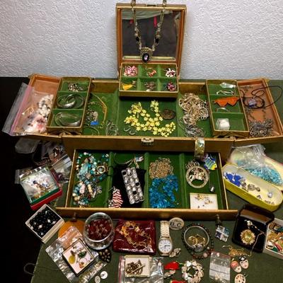 Lady buxton jewelry case and contents