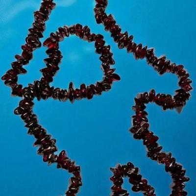 Chip garnet necklace