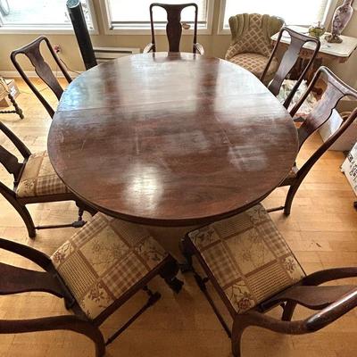 Beautiful Antique Mahogany Dining Table & Chairs 
