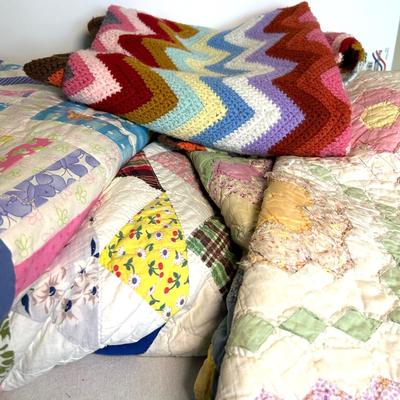 Vintage Colorful Quilts 